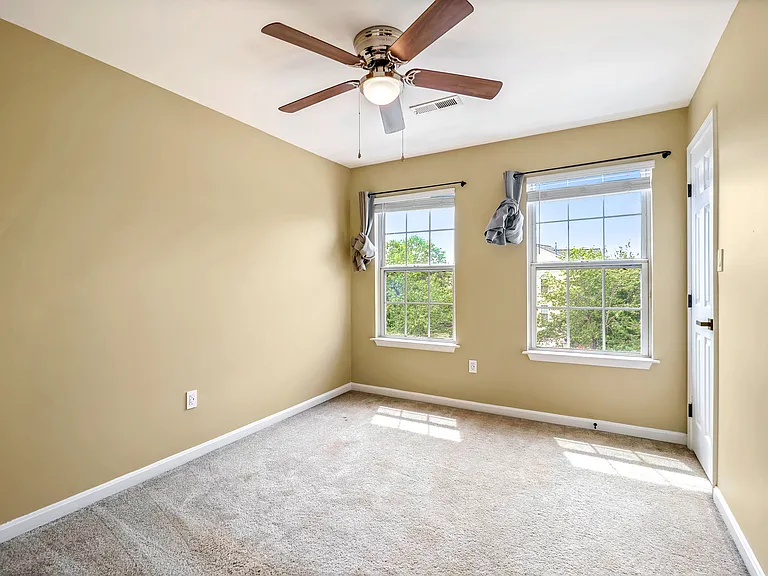 20206 Foothill Ter — Photo 27