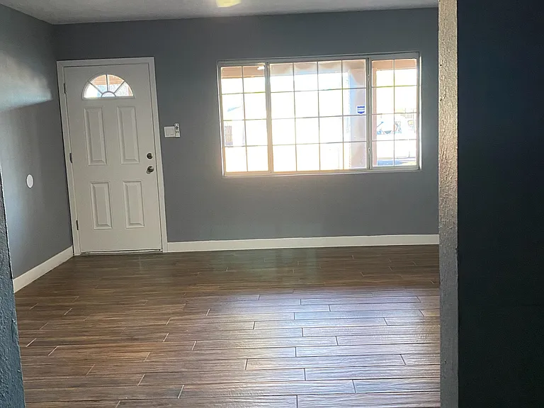 2824 W Montebello Ave — Photo 2