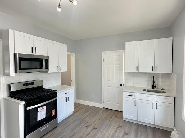 142 Court St #1B, Elizabethport, NJ 07206