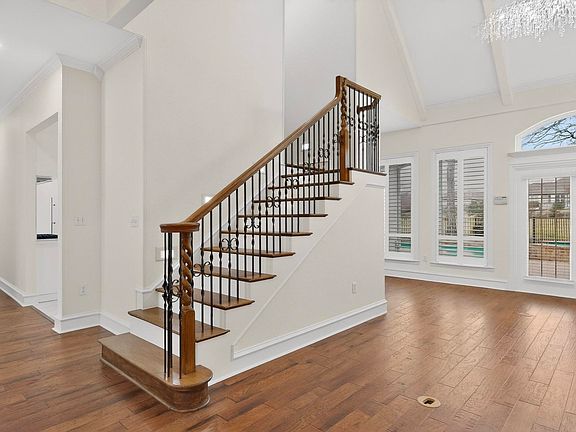 5th image of 531 E Hickory Ridge Cir
