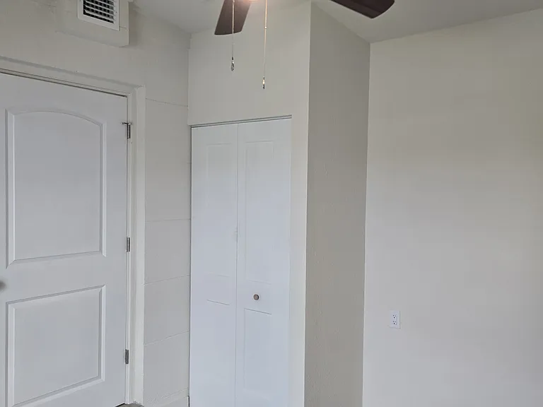 21431 Holdern Ave — Photo 14