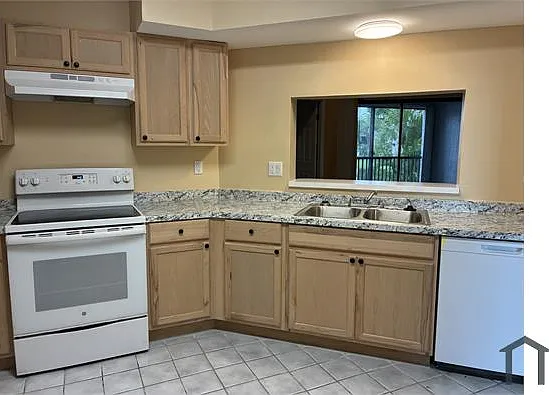 1051 Jefferson Dr #H — Photo 13