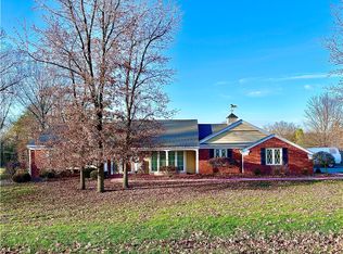 17 Fruitland Dr, New Castle, PA