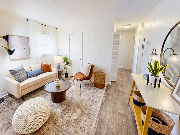 Newly Renovated 2 bed 1.5 bath-Villas at North Point and South Point Apartments