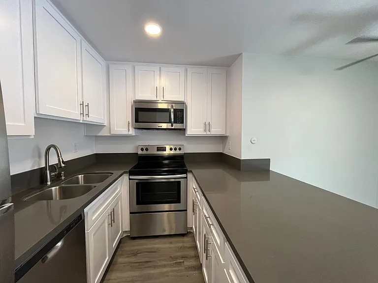 2039 North Las Palmas Ave — Photo 10