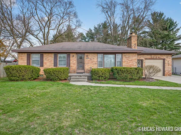 3234 Ivanrest Ave SW, Grandville, MI 49418