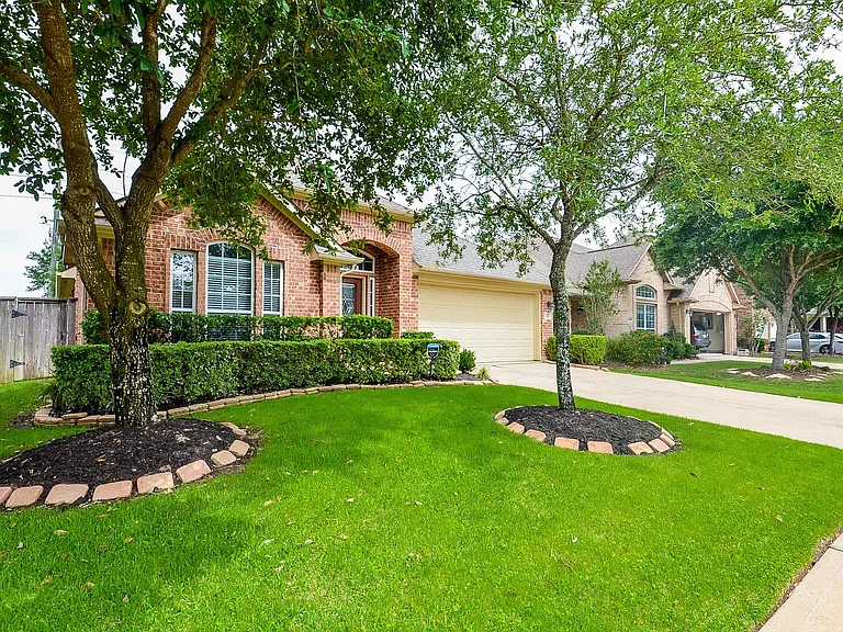 24514 Springwood Glen Ln — Photo 30