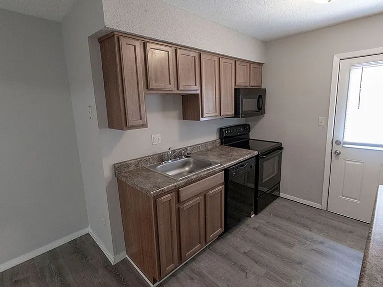 215 Wheaton Ct — Photo 8