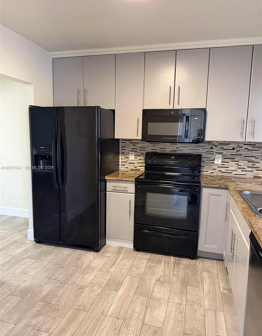 Pembroke Palms Condo — Photo 2