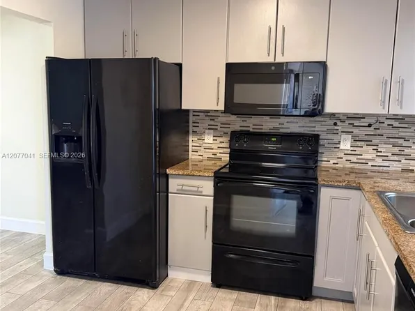 2051 NW 81st Ave APT 528, Hollywood, FL 33024