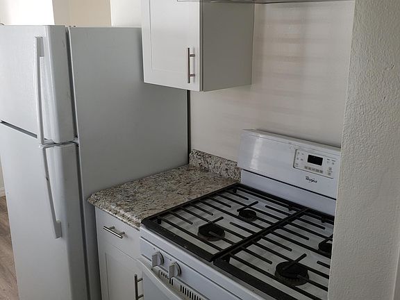 3rd image of 2909 Broadway