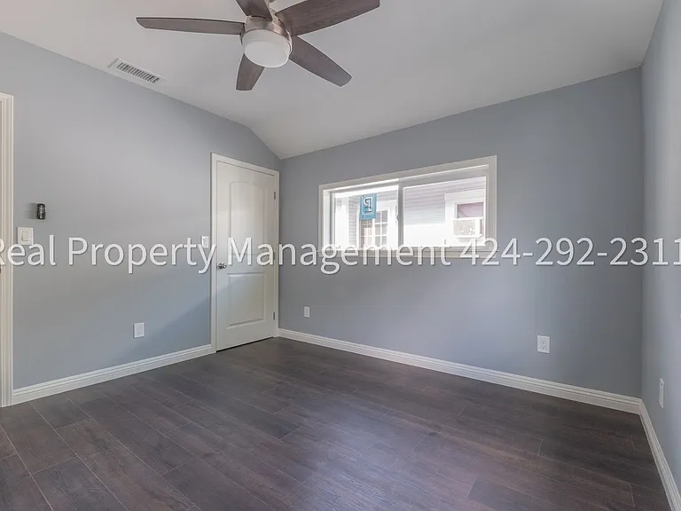 1352 E 23rd Street — Photo 26