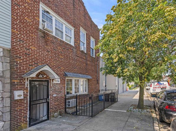 976 Sacket Ave