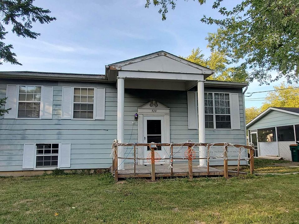 1st image of 920 Golfview Dr