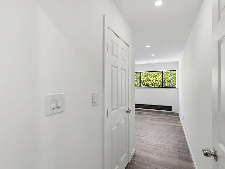 444 Merritt Ave #202 — Photo 7