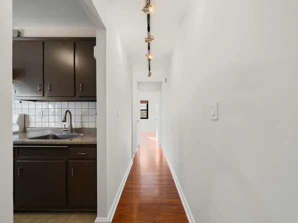 2337 Hudson Terrace image 7 of 23