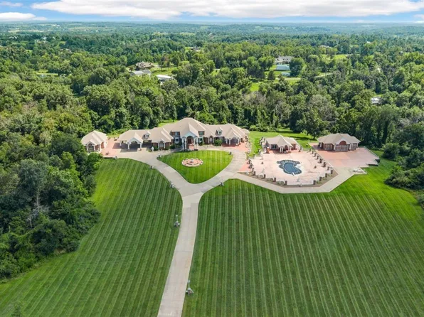 6201 Lakeside Rd, Marion, IA 52302