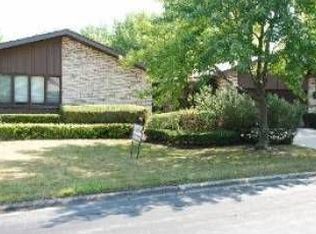 1425 Chartres Dr, Northbrook, IL