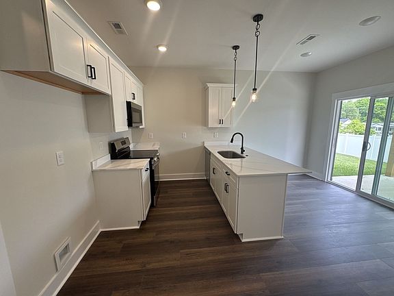 4th image of 531 Charleston Cove Way