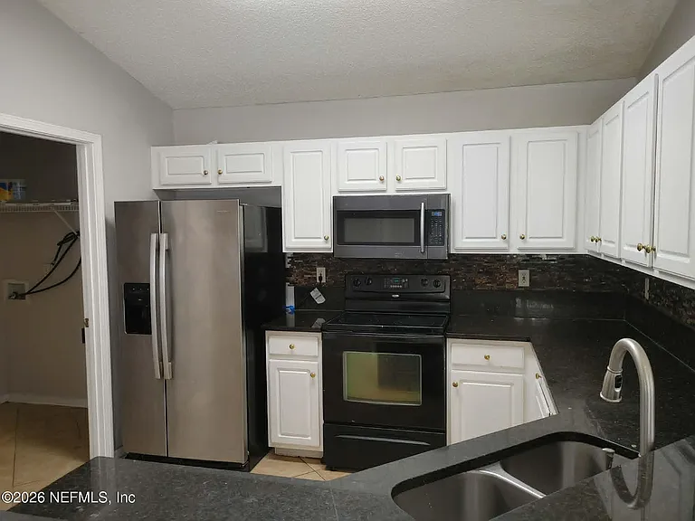 7548 Cliff Cottage Dr — Photo 3
