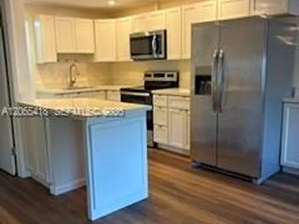 22 SE 3rd Ter, Dania Beach, FL
