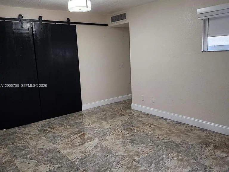 11130 N Lakeview Dr #1 — Photo 29