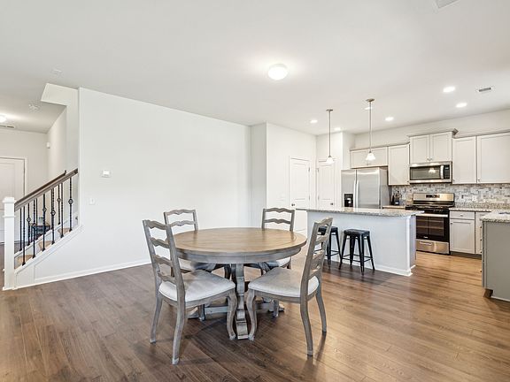 5th image of 3016 Vincent Astor Dr