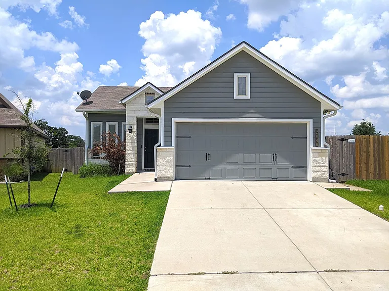 2040 Sorrento Ct — Photo 1