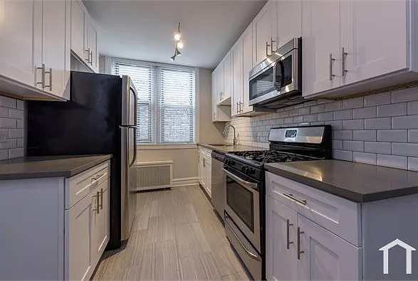 3 bed, 1300 sqft, $2,995 — Photo 1