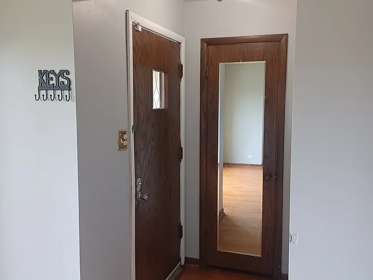 13816 S Tracy Ave — Photo 3