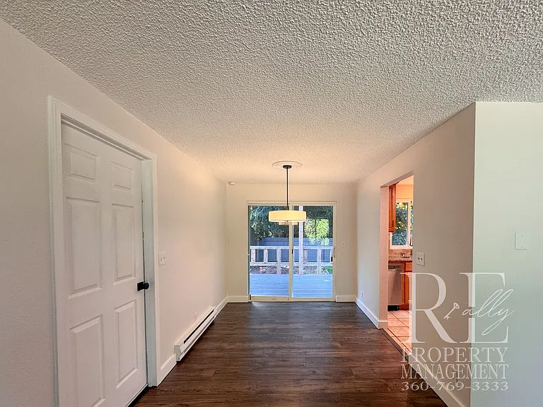 8240 NE Seawind Ave — Photo 6