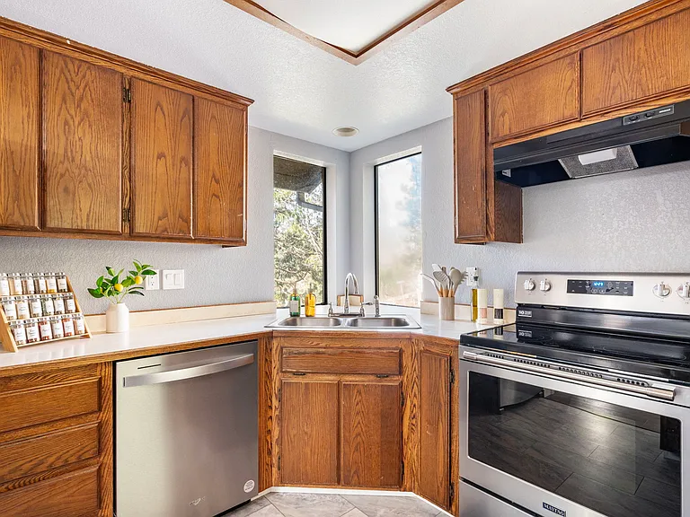 1634 NE Terrace Dr — Photo 9