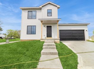 490 Commons Dr, Carlisle, IA 50047