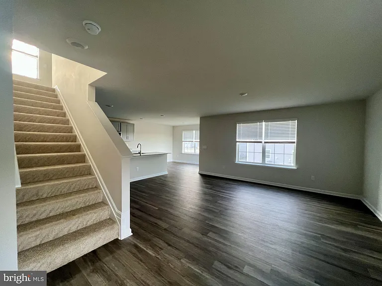 141 Charing Cross Dr — Photo 4