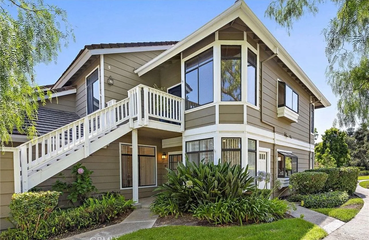 43 Oak Knls — Photo 1