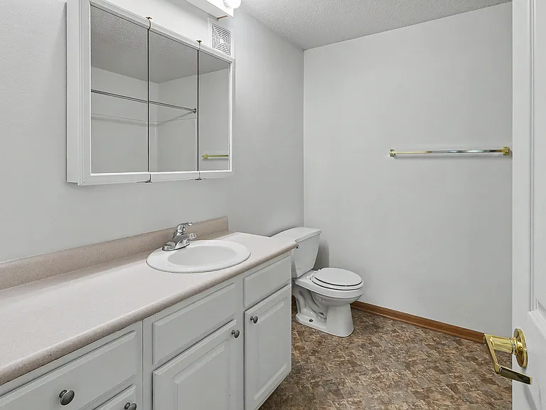 320 E 13th St #17 — Photo 12