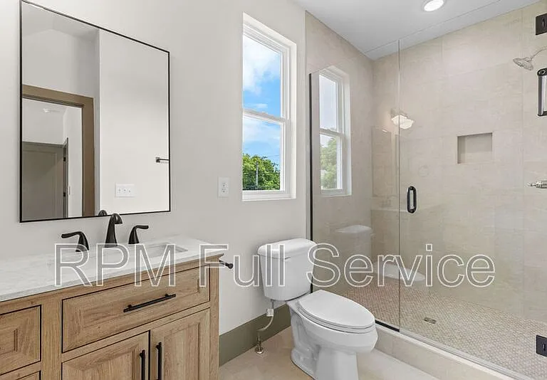 2400 Buchanan St — Photo 27