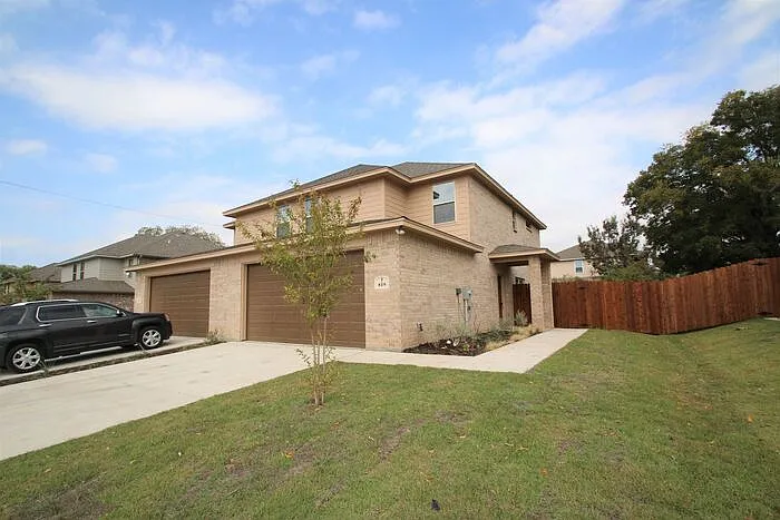 3 bed, 2.5 bath, 1505 sqft, $2,025 — Photo 3