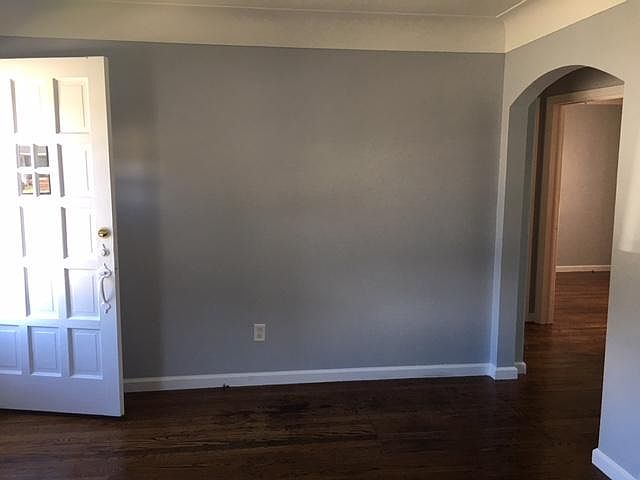 1st image of 220 E Lincoln Ave