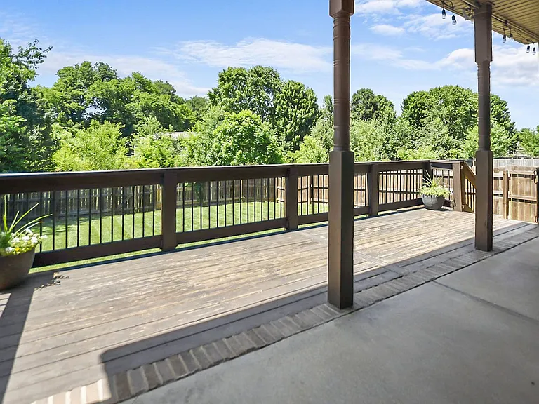 750 Cavalier Dr — Photo 19