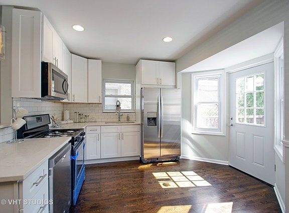 4th image of 5539 W Sunnyside Ave