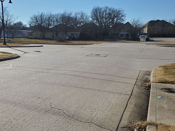 5th image of 3002 Creekside Dr