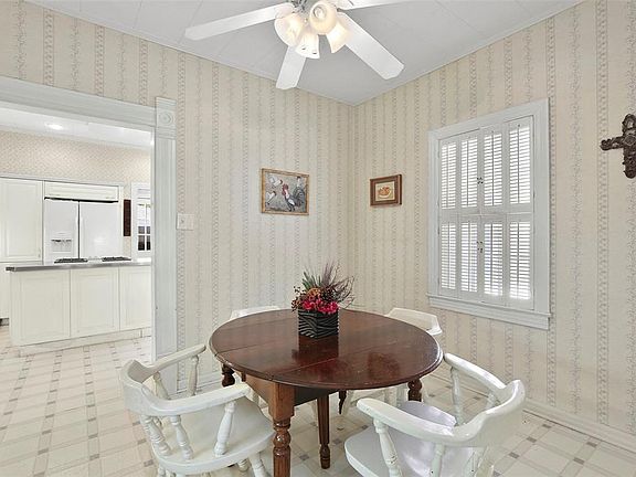 5th image of 4319 Versailles Ave