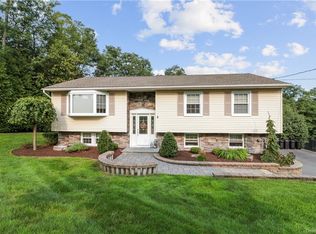 7 Pleasant St, Florida, NY 10921