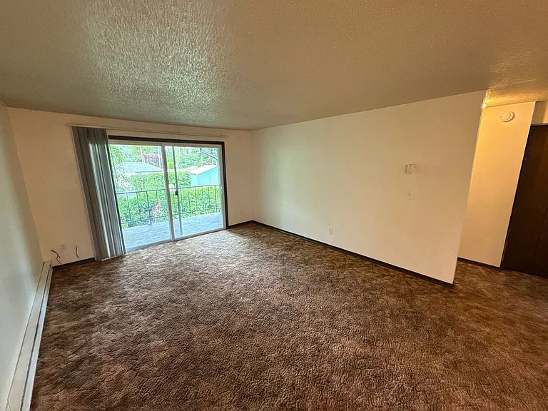 4135 State St #11 — Photo 4