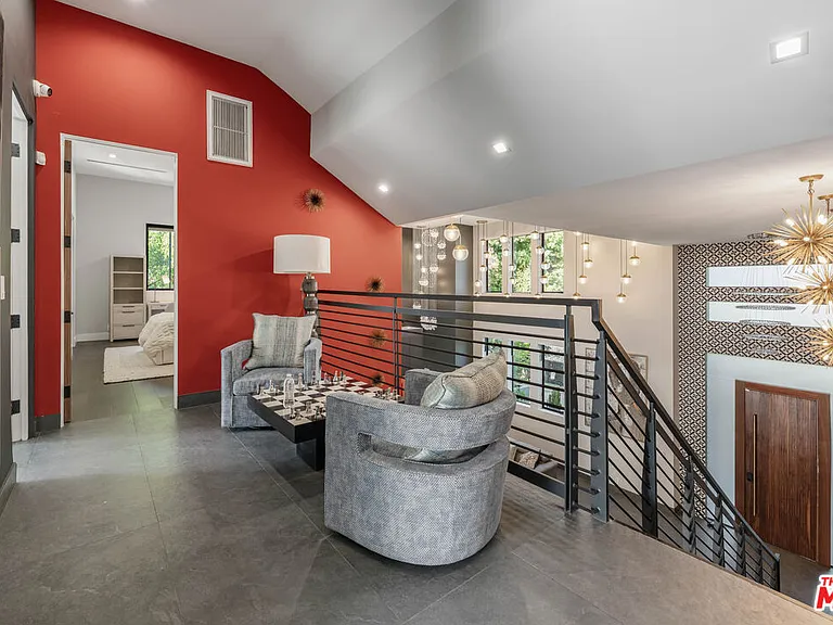 5415 Amestoy Ave — Photo 33