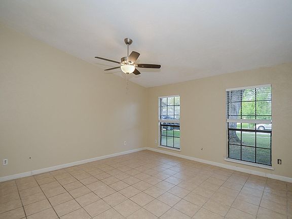 4th image of 526 Jeff Davis Dr