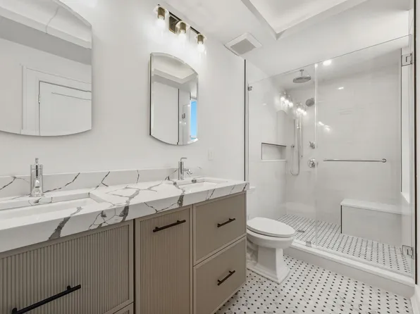 647 Jersey Avenue image 28 of 36