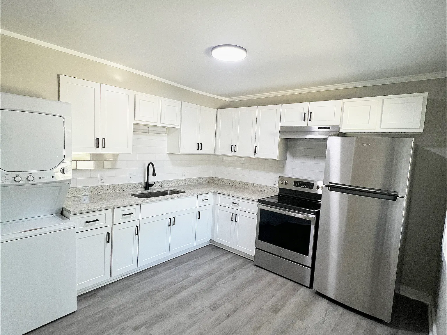 3 bed, 1.5 bath, 932 sqft, $1,640 — Photo 2