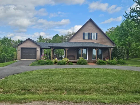 67 Continental Dr, Hillsville, VA 24343